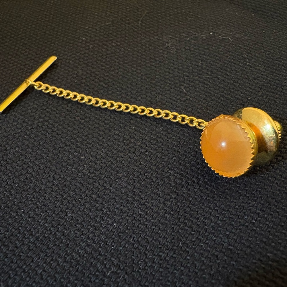 Vintage tie pin gold tone with peach stone